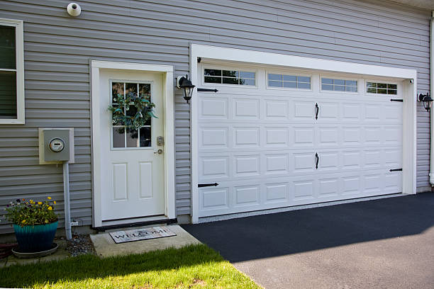 24/7 Emergency Garage Door Panel Replacement experts in Mila Doce, TX